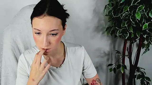 Snapshot of EileenMoores chatting on September 11, 11:43 am EileenMoores online show from September 11, 11:43 am