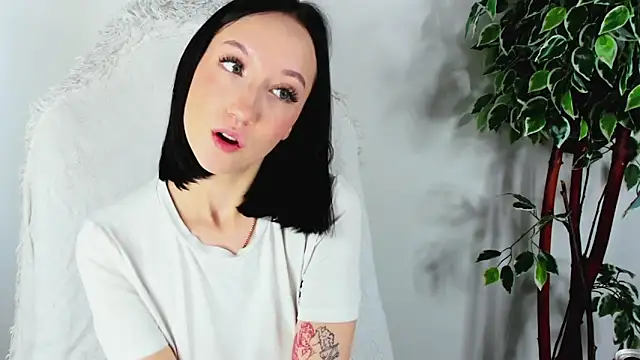 Snapshot of EileenMoores chatting on September 18, 5:42 am EileenMoores online show from September 18, 5:42 am