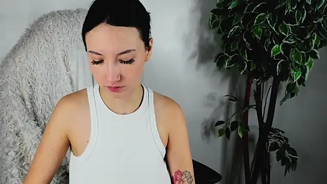 Snapshot of EileenMoores chatting on October 1, 12:11 pm EileenMoores online show from October 1, 12:11 pm