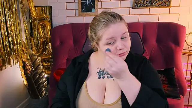 Snapshot of SladaDell chatting on February 20, 9:21 am SladaDell online show from February 20, 9:21 am