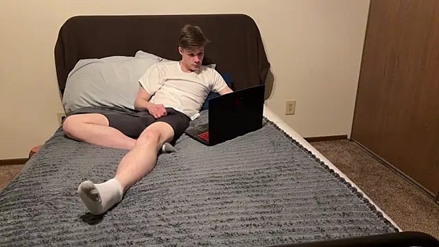 Snapshot of BigIncognitoXXX chatting on February 11, 12:54 pm BigIncognitoXXX online show from February 11, 12:54 pm