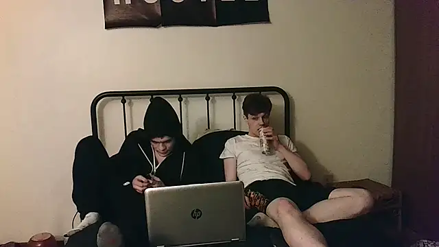 Snapshot of BigIncognitoXXX chatting on February 18, 8:43 am BigIncognitoXXX online show from February 18, 8:43 am