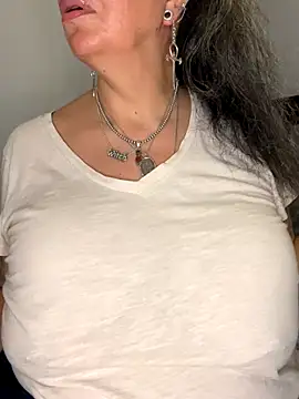 dieseldame1313 online show from December 3, 3:03 am