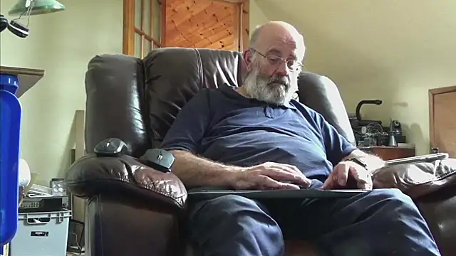 Snapshot of janzer13 chatting on September 23, 2:31 pm janzer13 online show from September 23, 2:31 pm