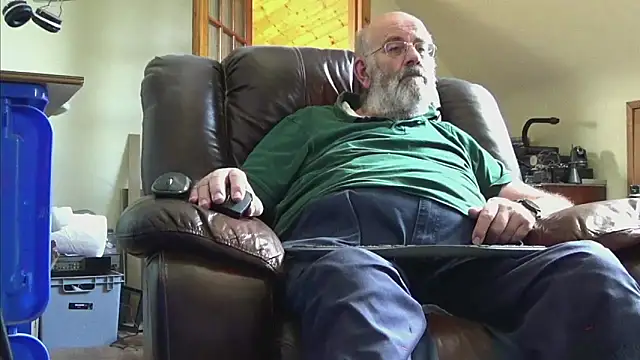 Snapshot of janzer13 chatting on September 26, 1:04 pm janzer13 online show from September 26, 1:04 pm