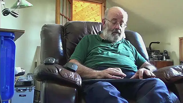 Snapshot of janzer13 chatting on September 28, 12:43 pm janzer13 online show from September 28, 12:43 pm