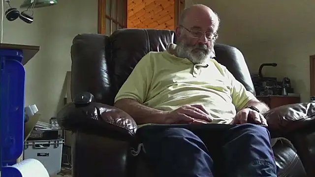 Snapshot of janzer13 chatting on October 3, 1:52 pm janzer13 online show from October 3, 1:52 pm