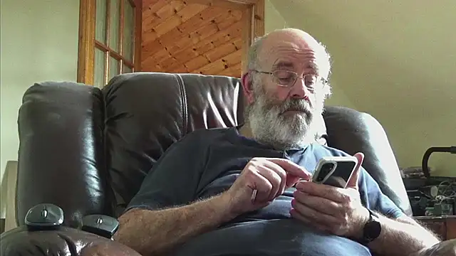 Snapshot of janzer13 chatting on October 5, 1:53 pm janzer13 online show from October 5, 1:53 pm