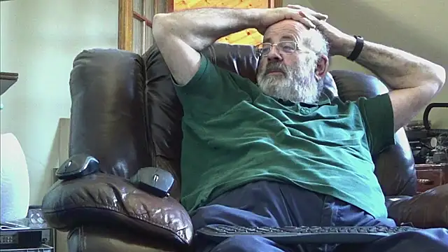 Snapshot of janzer13 chatting on October 19, 1:12 pm janzer13 online show from October 19, 1:12 pm