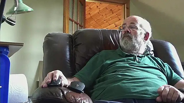 Snapshot of janzer13 chatting on October 23, 12:48 pm janzer13 online show from October 23, 12:48 pm