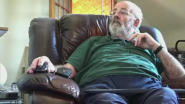 Snapshot of janzer13 chatting on November 1, 2:08 pm janzer13 online show from November 1, 2:08 pm