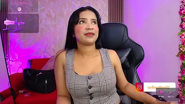 Snapshot of SophiaWalker_1 chatting on September 9, 11:32 am SophiaWalker 1 online show from September 9, 11:32 am