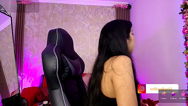 Snapshot of SophiaWalker_1 chatting on September 17, 12:18 pm SophiaWalker 1 online show from September 17, 12:18 pm