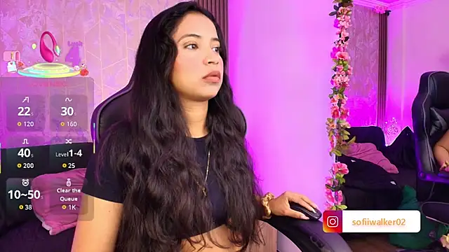Snapshot of SophiaWalker_1 chatting on October 17, 11:57 am SophiaWalker 1 online show from October 17, 11:57 am