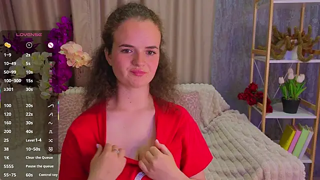 Snapshot of Luisa_Rosee chatting on June 9, 7:25 pm Luisa Rosee online show from June 9, 7:25 pm