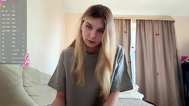 Snapshot of FruityXo chatting on June 5, 11:27 am FruityXo online show from June 5, 11:27 am