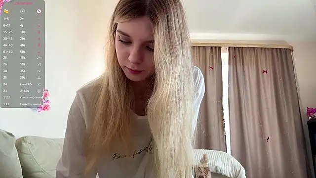 Snapshot of FruityXo chatting on June 7, 10:41 am FruityXo online show from June 7, 10:41 am