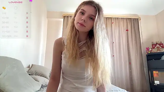 Snapshot of FruityXo chatting on July 17, 11:39 am FruityXo online show from July 17, 11:39 am