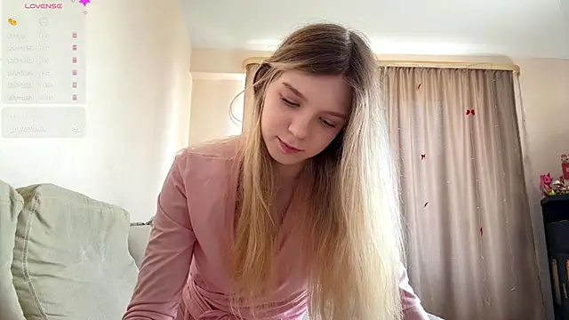 Snapshot of FruityXo chatting on July 18, 11:14 am FruityXo online show from July 18, 11:14 am