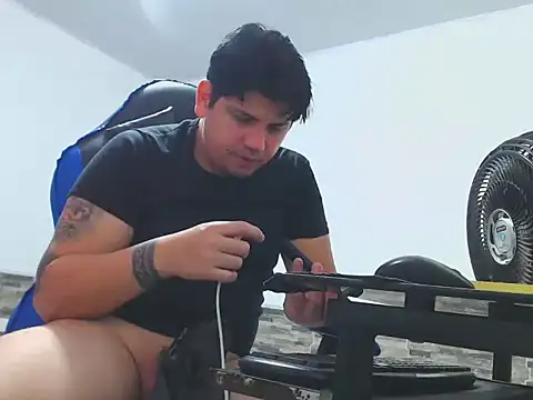 Snapshot of mister_cum1999 chatting on May 17, 7:50 am mister cum1999 online show from May 17, 7:50 am