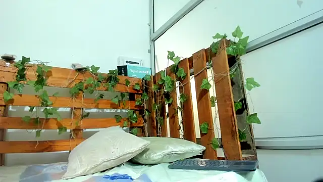 cris dulce online show from April 7, 12:00 am