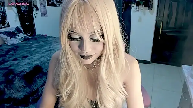 GothKitten666 online show from April 18, 2:26 am