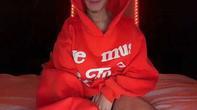 Snapshot of holydirt_luxeno1 chatting on January 17, 2:33 pm holydirt luxeno1 online show from January 17, 2:33 pm