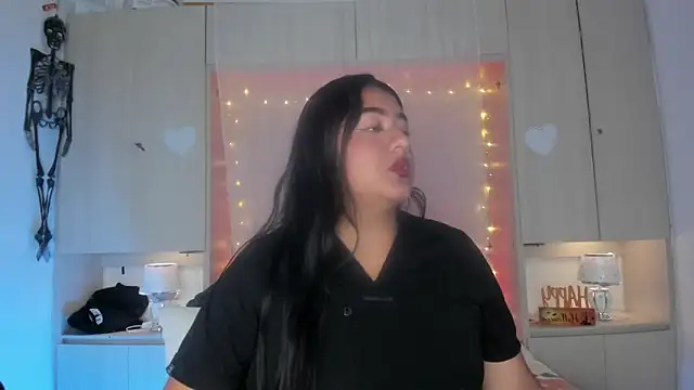 LilyWhitney online show from October 26, 4:07 am