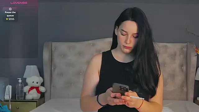 Leah Brooks online show from September 19, 5:09 am