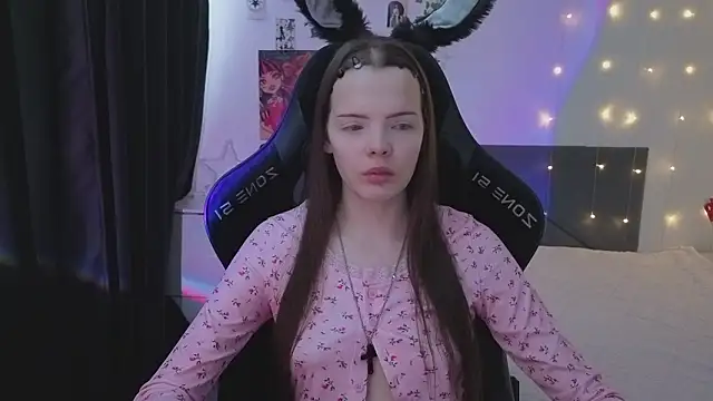 Luna Navy online show from February 13, 7:15 am