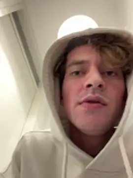 hottest23 online show from December 2, 1:22 am