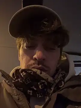 hottest23 online show from December 13, 10:48 pm