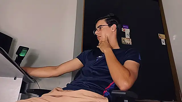 Snapshot of ThbxToyou chatting on October 26, 10:04 pm ThbxToyou online show from October 26, 10:04 pm