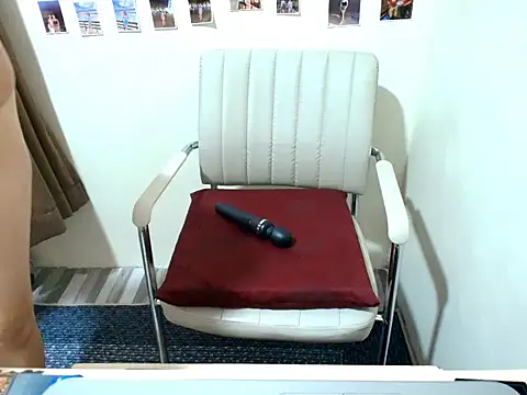 Snapshot of Sexy_clever18xx chatting on April 24, 2:03 am Sexy clever18xx online show from April 24, 2:03 am