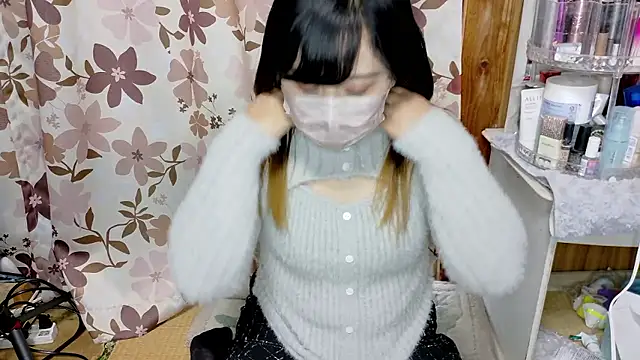 Snapshot of MIKE_chan chatting on December 1, 5:23 am MIKE chan online show from December 1, 5:23 am