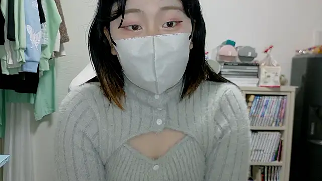 Snapshot of MIKE_chan chatting on February 9, 7:56 am MIKE chan online show from February 9, 7:56 am