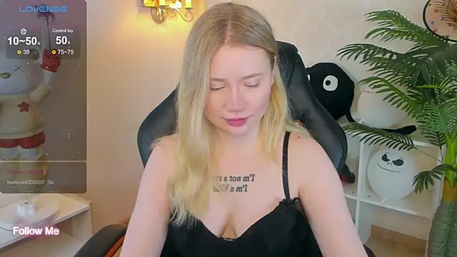 Lillie Berry online show from November 23, 4:45 am