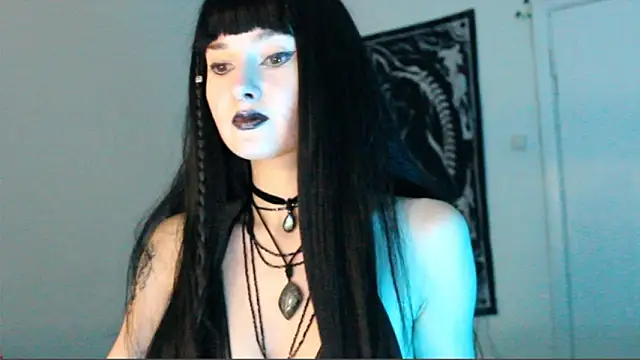 midnightsiren777 online show from February 12, 10:27 pm