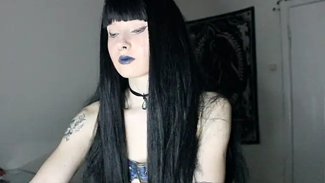midnightsiren777 online show from March 1, 9:39 pm
