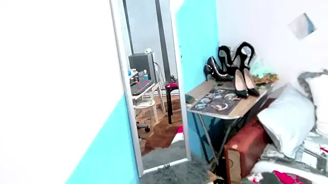 Snapshot of katyandre chatting on November 6, 5:03 pm katyandre online show from November 6, 5:03 pm