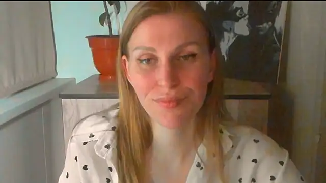 JuliaMuuun online show from March 30, 8:10 pm