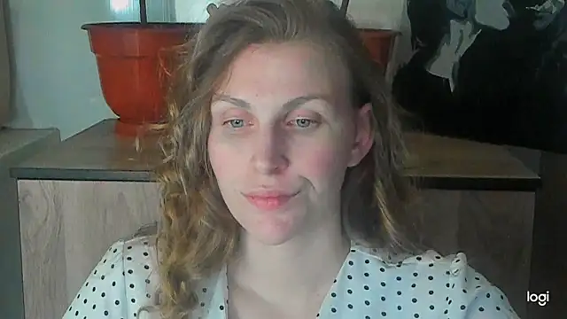 Snapshot of JuliaMuuun chatting on May 18, 9:31 pm JuliaMuuun online show from May 18, 9:31 pm