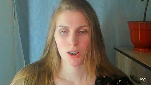 Snapshot of JuliaMuuun chatting on May 30, 7:44 pm JuliaMuuun online show from May 30, 7:44 pm