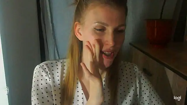 Snapshot of JuliaMuuun chatting on June 5, 8:03 pm JuliaMuuun online show from June 5, 8:03 pm
