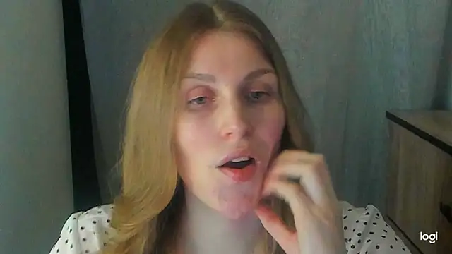 Snapshot of JuliaMuuun chatting on June 9, 8:42 pm JuliaMuuun online show from June 9, 8:42 pm