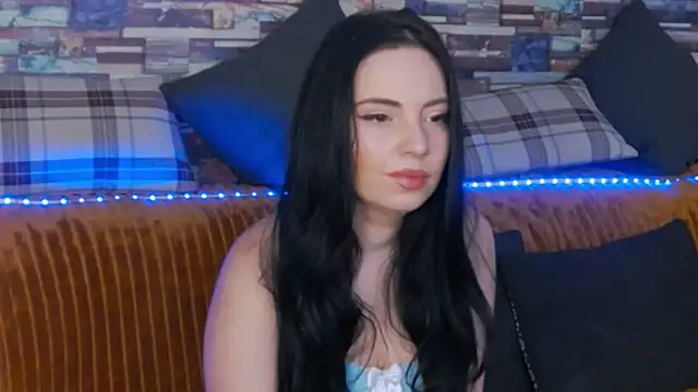 GrayLunna online show from December 15, 6:17 am