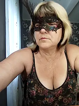 Snapshot of AliceGold5231 chatting on May 11, 5:24 am AliceGold5231 online show from May 11, 5:24 am