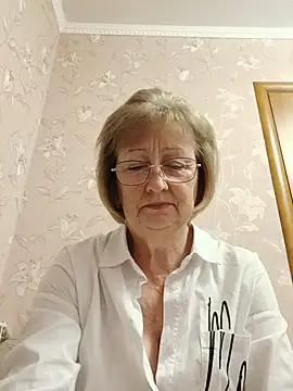 Snapshot of AlikaSwan5821 chatting on May 24, 1:38 pm AlikaSwan5821 online show from May 24, 1:38 pm