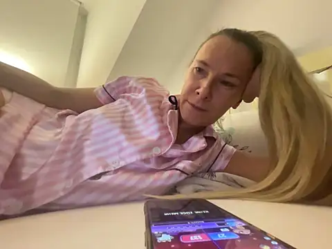 blondi2077 online show from October 26, 10:04 pm