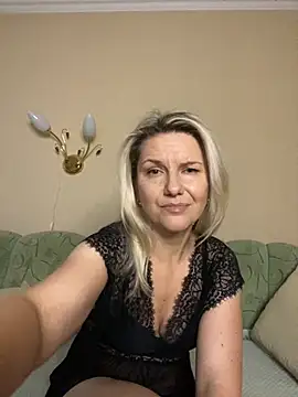 AliceSwan4011 online show from November 25, 2:06 pm